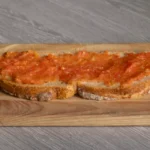 TOAST WITH TOMATO